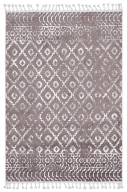 beyaz arkaplanda makine halısı