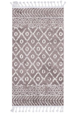 beyaz arkaplanda makine halısı