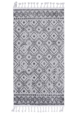 beyaz arkaplanda makine halısı