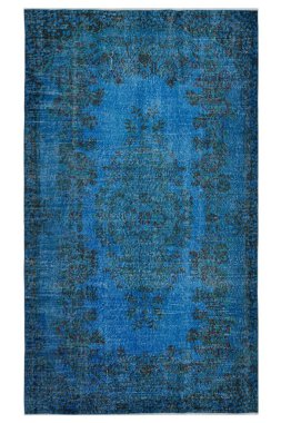 Beyaz arka planda klasik halı