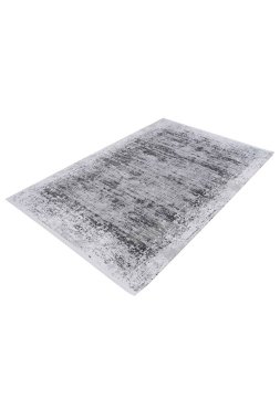 beyaz arkaplanda makine halısı