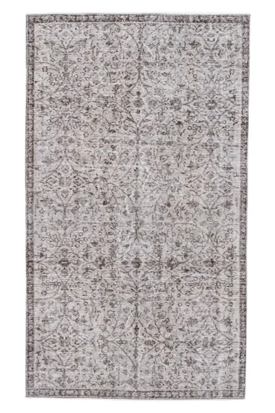 白色背景的老式地毯 — 图库照片