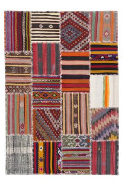 Beyaz arkaplandaki renkli yama işi halı