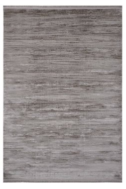 Beyaz arka planda klasik desenli makine halısı.