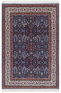 Beyaz arka planda klasik desenli makine halısı.