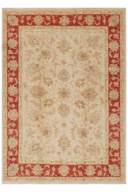 Beyaz arka planda klasik desenli makine halısı.