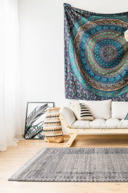 Model oluşturmak için halı kaplı oda resmi