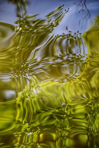 Soyut, su, su dansı, yansıma.