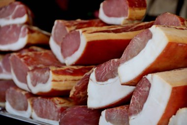 Tütsülenmiş domuz. Macar usulü.