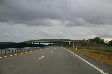 Otobanda vahşi bir geçit var. Macaristan.