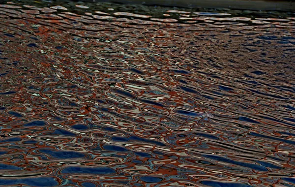 Building Reflection Pebble Lake Abstract — Stock Photo, Image