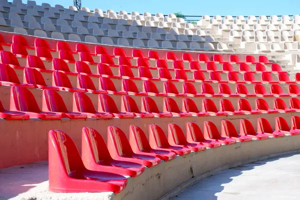 Asientos Coloridos Anfiteatro Estadio Público — Foto de Stock