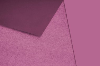 Yaratıcı kapak tasarımı fikri için düz ve desenli kağıtlar rasgele M şeklini alıyor.