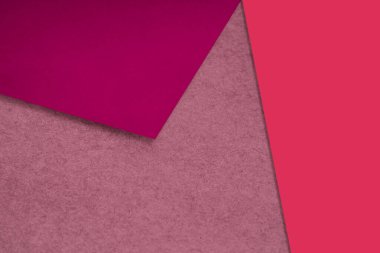 Yaratıcı kapak tasarımı fikri için düz ve desenli kağıtlar rasgele M şeklini alıyor.