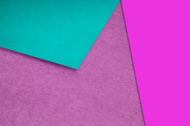 Yaratıcı kapak tasarımı fikri için düz ve desenli kağıtlar rasgele M şeklini alıyor.