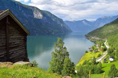 Aurlandsfjord 'a Otternes, Norveç, Avrupa' dan nefes kesici bir bakış açısı. Güzel Norveç manzarası. 