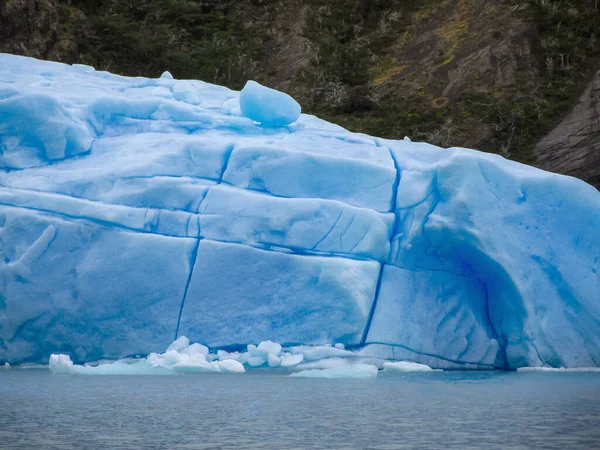 Glace Berg Dérivant Sur Eau — Photo