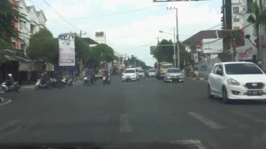 Şehirdeki trafik manzarası