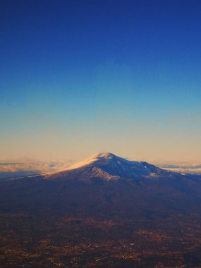 Sicilya 'daki Etna Dağı' nın havadan görünüşü