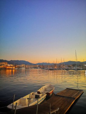 Gün batımında Palermo Limanı