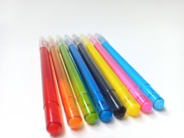 Güzel renkli kalemler, çok taze..