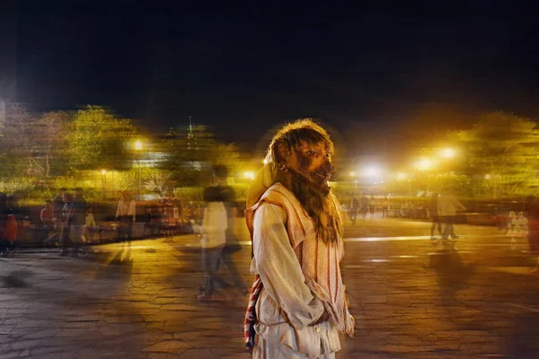 Dia de Muertos, con rimel en la cara