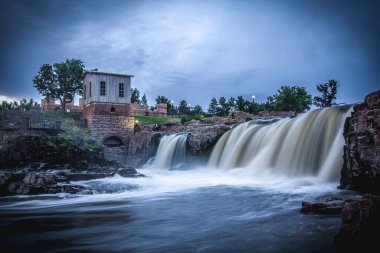 Falls Park 'taki ana şelale, Sioux Falls, SD