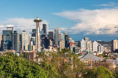 Seattle, Washington, ABD. Seattle şehir merkezinde güneşli bir yaz gününde.