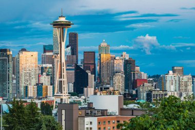 Seattle, Washington, ABD. Seattle şehir merkezinde bir yaz günü gün batımında.