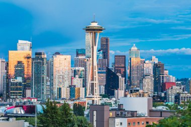 Seattle, Washington, ABD. Seattle şehir merkezinde bir yaz günü gün batımında.