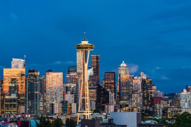 Seattle, Washington, ABD. Seattle şehir merkezinde bir yaz günü gün batımında.