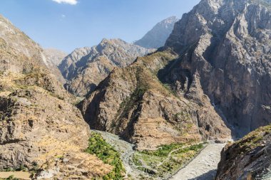 Yakhchi Pun, Gorno-Badakhshan Özerk Bölgesi, Tacikistan. Afganistan ve Tacikistan sınırındaki engebeli dağlardaki Panj Nehri kanyonu..