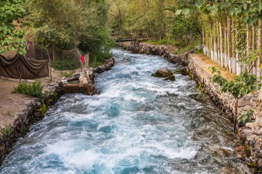 Haft Kul, Sughd Eyaleti, Tacikistan. Tacikistan dağlarındaki Shing Nehri..