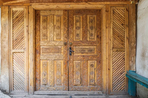 Margib Prowincja Sughd Tadżykistan Rzeźbione Drewniane Drzwi Tradycyjnym Domu Górskiej — Zdjęcie stockowe