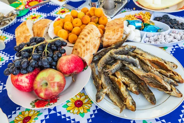 Haft Kul Provinz Sughd Tadschikistan Mittagessen Mit Frittiertem Fisch Frischem — Stockfoto