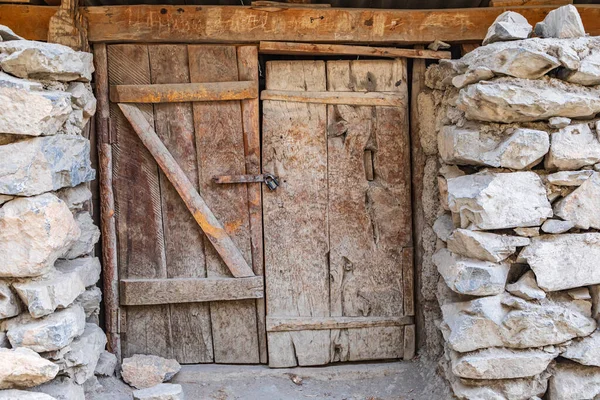 Haft Kul Prowincja Sughd Tadżykistan Stare Drewniane Drzwi Kamiennym Budynku — Zdjęcie stockowe