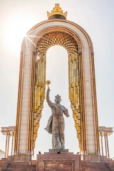 Dushanbe, Tacikistan. 11 Ağustos 2021. Dousti Meydanı 'nda Ismoili Somoni Heykeli.