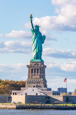 Liberty Adası, New York, New York, ABD. New York Limanı 'ndan Özgürlük Anıtı.
