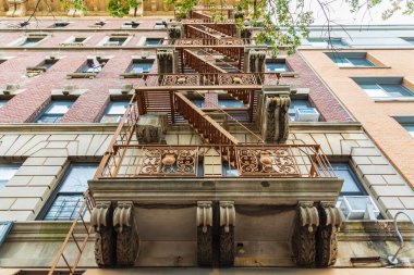 Bronx, New York, New York, ABD. 2 Kasım 2021. Bronx 'taki bir apartmanın yangın çıkışı..