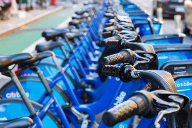 Çin Mahallesi, Manhattan, New York, New York, ABD. 3 Kasım 2021. Citi Bisikleti Bisikletleri Paylaşır.