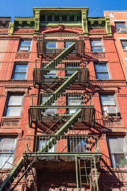 Çin Mahallesi, Manhattan, New York, New York, ABD. 3 Kasım 2021. Çin Mahallesi 'ndeki bir binada yangın çıkışı..