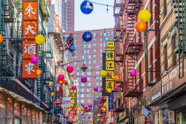 Çin Mahallesi, Manhattan, New York, New York, ABD. 3 Kasım 2021. Çin Mahallesi 'nde renkli kağıt fenerler..