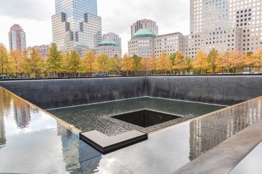 Manhattan, New York, New York, ABD. 3 Kasım 2021. Aşağı Manhattan 'daki 11 Eylül Anıtı' nda havuz.