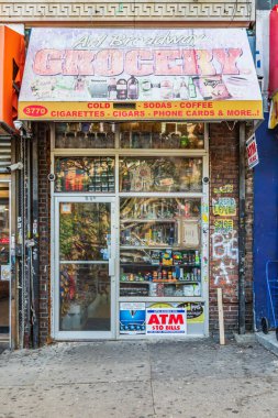 Washington Heights, Manhattan, New York, New York, ABD. 4 Kasım 2021. Washington Heights 'ta küçük bir bakkal..