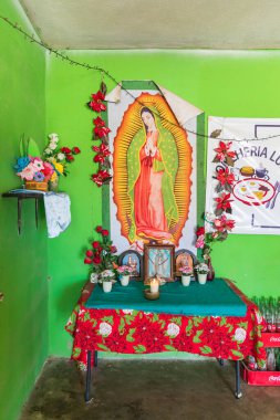 Guadaloupe, La Paz, Baja California Sur, Meksika. 13 Kasım 2021. Baja 'da bir çöl otoyolu boyunca bir öğle yemeği kafesi..