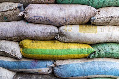 Manshiyat Naser, Çöp Şehri, Kahire, Mısır. 21 Şubat 2022. Çöp Şehri, Manshiyat Naser 'da geri dönüşüm için plastik torbalar.