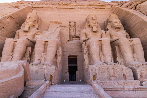 Αμπού Σιμπέλ Ασουάν Αίγυπτος Φεβρουαρίου 2022 Τεράστια Αγάλματα Στην Είσοδο — Φωτογραφία Αρχείου