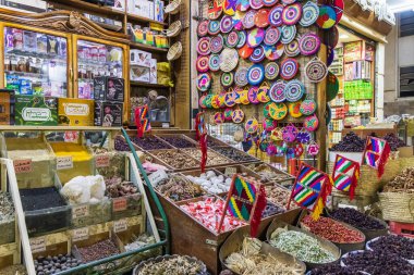 Luxor, Mısır. 23 Şubat 2022. Market Luxor 'da bitki ve baharat satıyor..