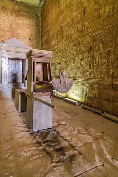Edfu Aswan Egypt February 2022 Sacred Boat Temple Horus Edfu — Stock Photo, Image