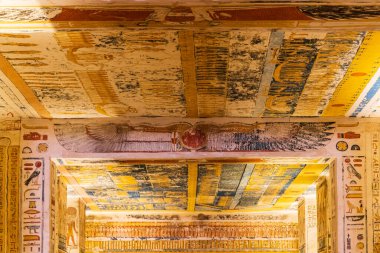 Krallar Vadisi, Luxor, Mısır. 26 Şubat 2022. Luxor 'daki Krallar Vadisi' ndeki Ramses VI mezarlarının içi..